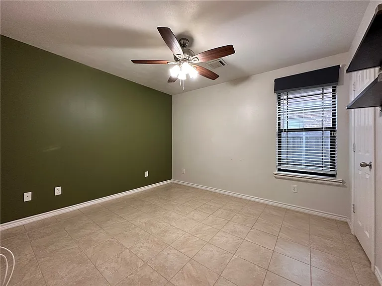 913 Delrey Dr — Photo 26