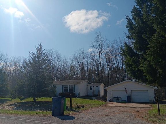 5th image of 19933 Lakefield Rd