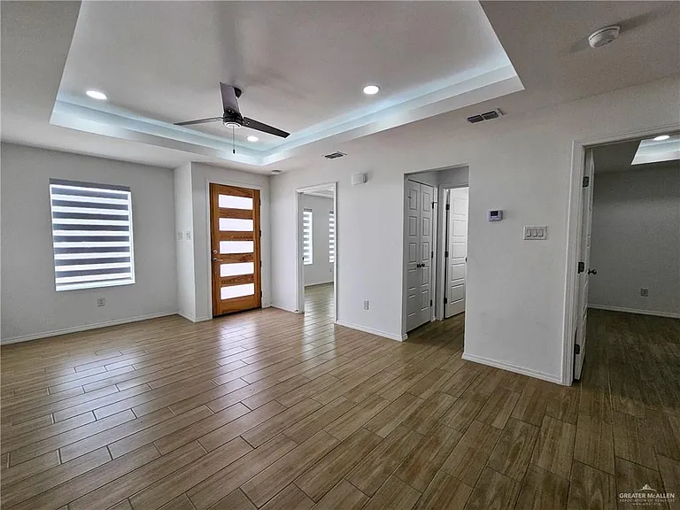 1525 W B St — Photo 3