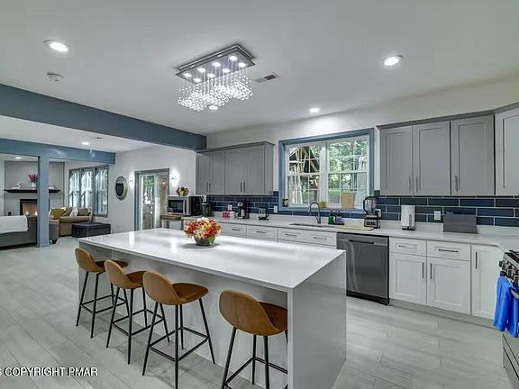 5th image of 74 Buckhill Rd