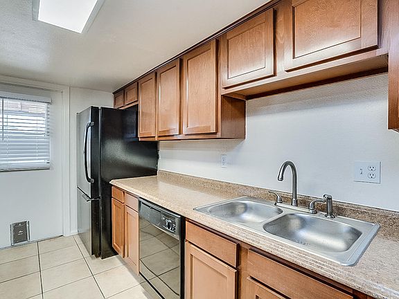 4th image of 3205 E Claire Dr