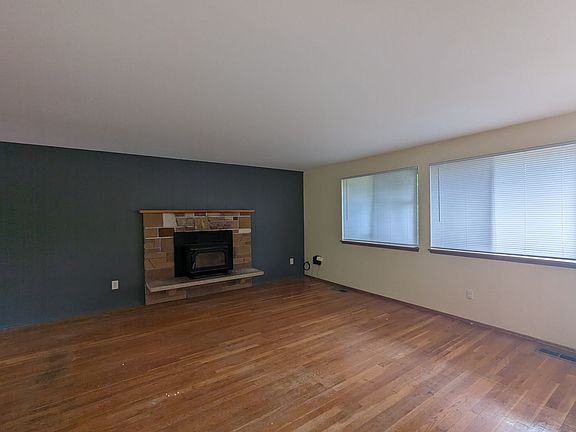 3rd image of 14737 28th Ave NE