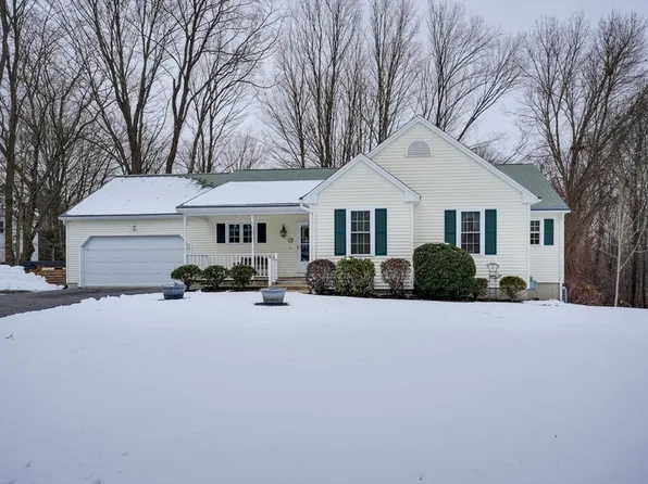 8 Maple St, Southborough, MA 01745