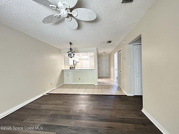 5th image of 3051 Sir Hamilton Cir #8