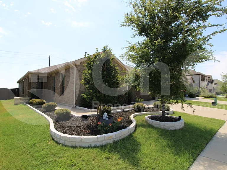 4112 Wood River Trl — Photo 2