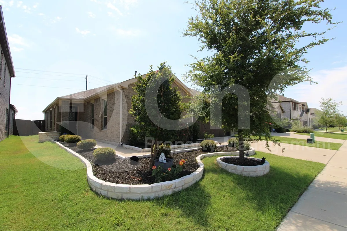 Building Photo - 4112 Wood River Trl