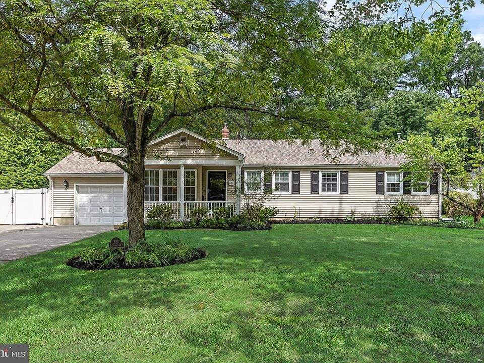 1st image of 623 Devon Rd