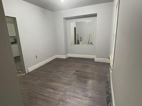 2nd image of 210 Wesley St