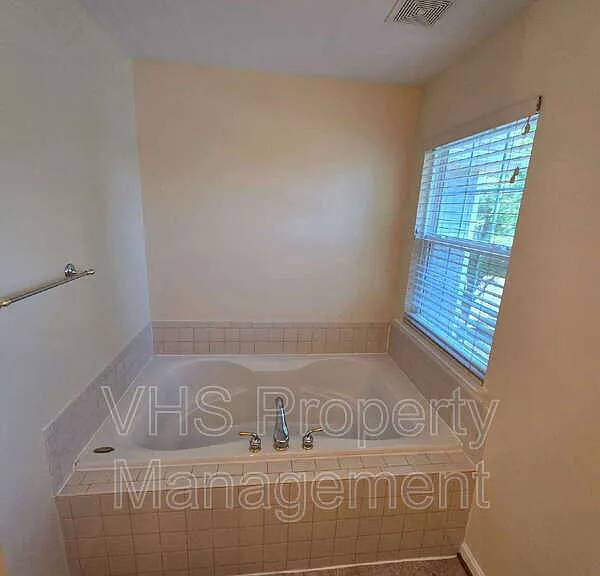 1929 Belle Ave — Photo 13