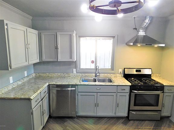 2nd image of 811 S Kroeger Ln
