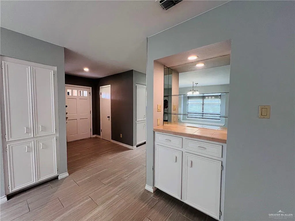 2 bed, 2.0 bath, 1436 sqft, $1,300 — Photo 2