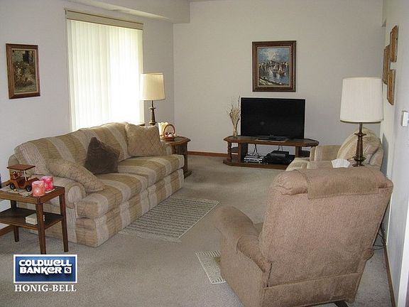 3rd image of 1341 Mesa Dr