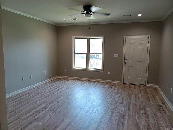 4th image of 510 Sanibel St
