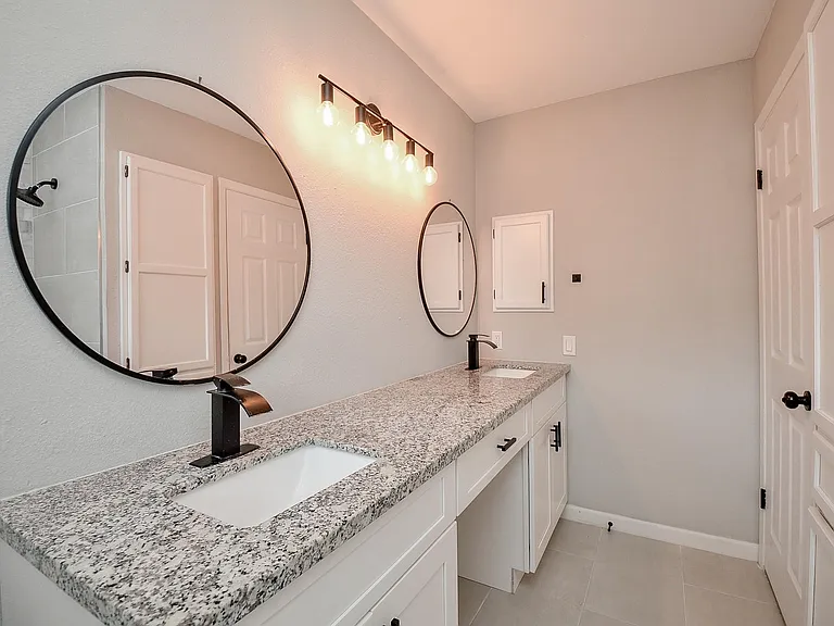 22018 Grand Forks Dr — Photo 33