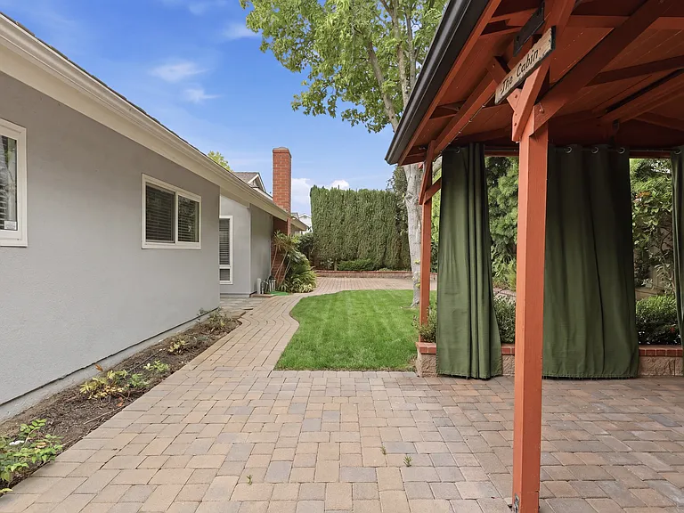 1970 Pelican Pl — Photo 32