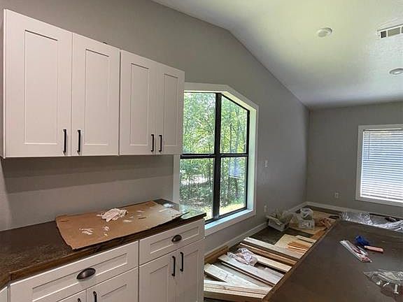 5th image of 91 Almond Ln