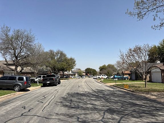 5th image of 1521 Eastview St