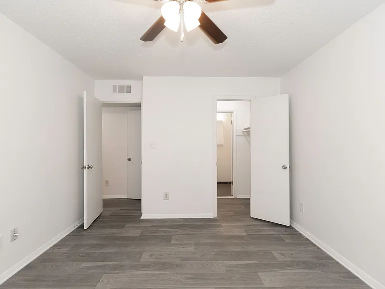 Lewis on Cascade Apartments — Photo 7