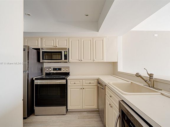 3rd image of 555 NE 15th St APT 12H