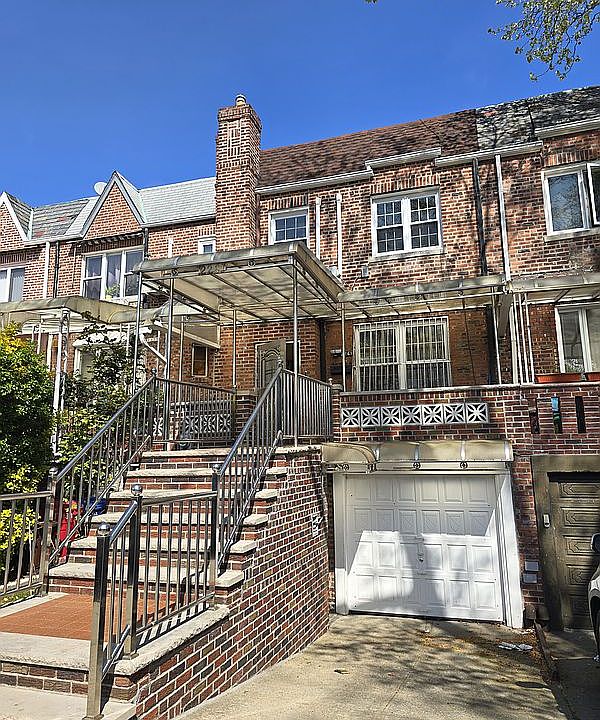 1st image of 2261 E 18th St