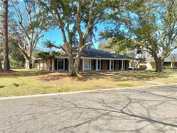 2nd image of 900 Nettie St