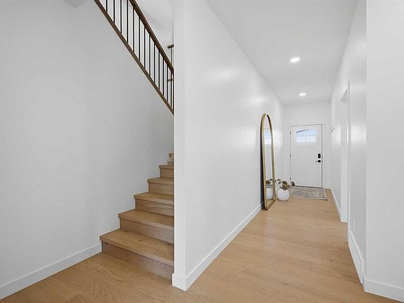 2nd image of 6 Mitchell Cres E