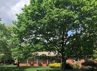 700 Riven Wood Rd, Franklin Lakes, NJ 07417