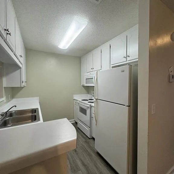 108 Woodmere Dr — Photo 5