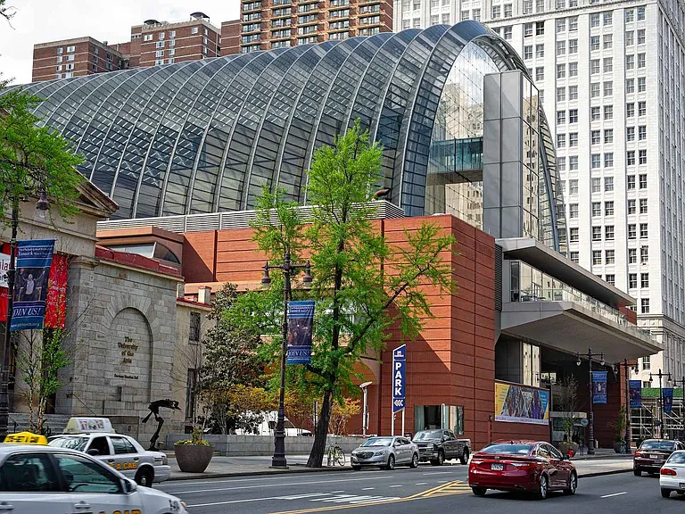 Located near The Kimmel Center for the Performing Arts