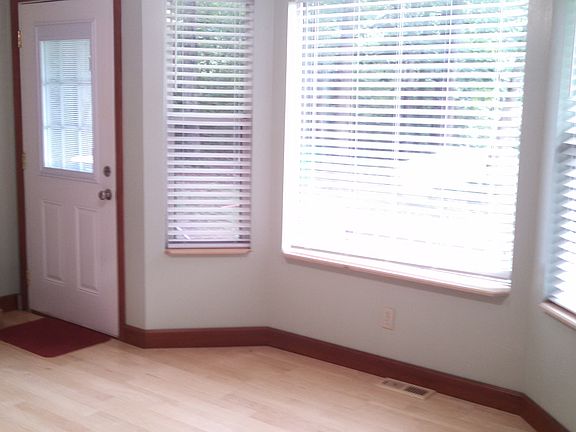 5th image of 223 Dogwood Way