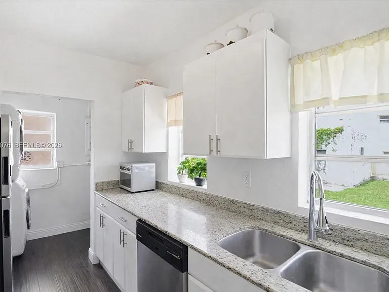 3645 SW 25th Ter — Photo 12