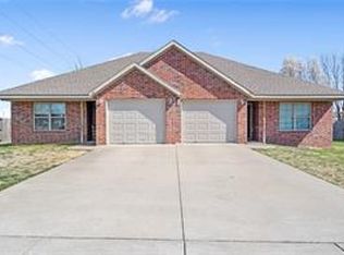 103 Foxglove St, Centerton, AR 72719