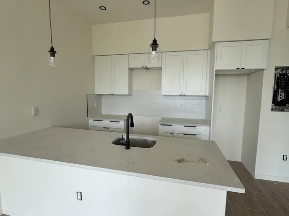 2375 Lorillard Place 2R image 9 of 10