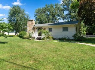 930 Wildwood Rd, Quincy, MI 49082