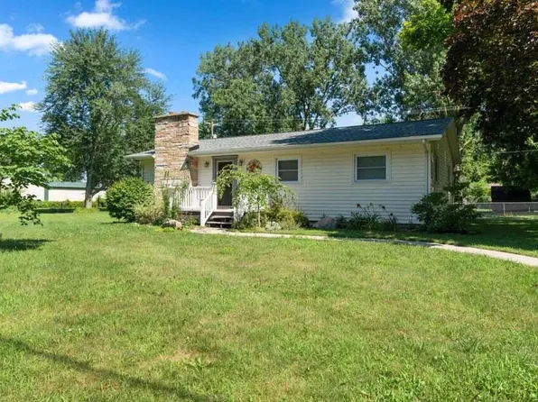 930 Wildwood Rd, Quincy, MI 49082