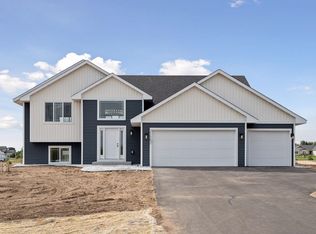 21392 Cottonwood St NW, Oak Grove, MN 55011
