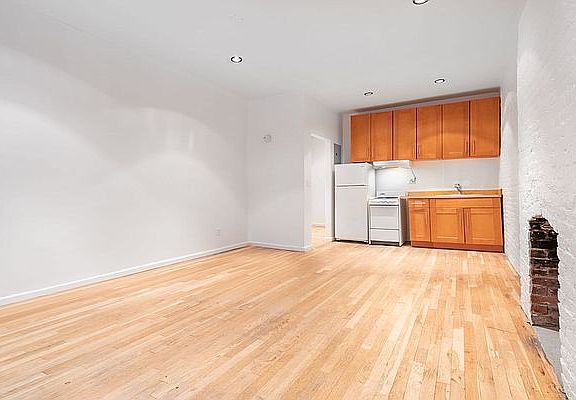 5th image of 90 W Houston St #1RR