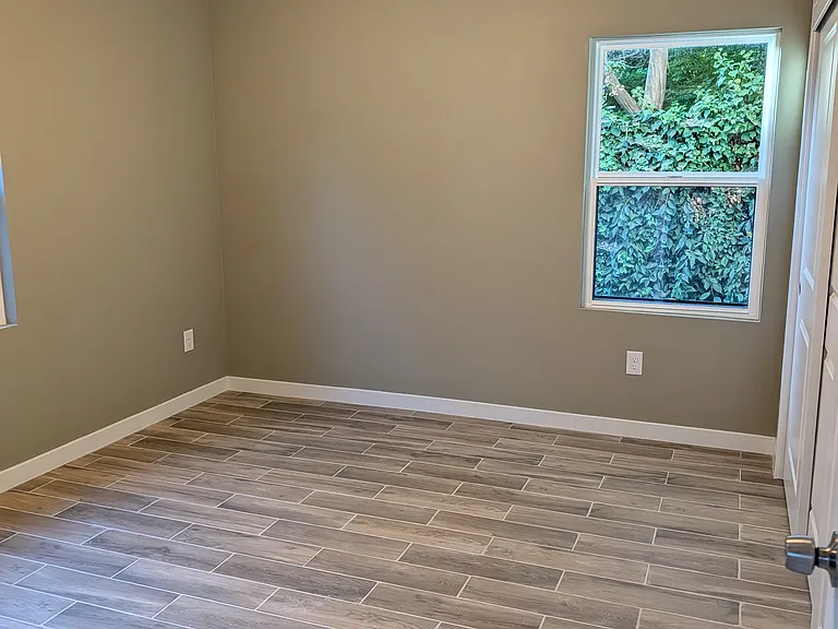 569 Southgate Rd — Photo 5