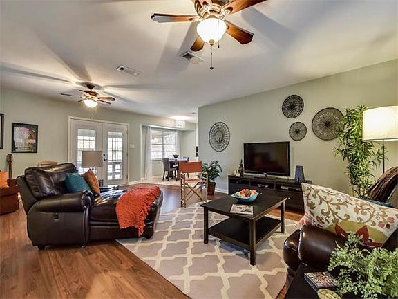4th image of 2001 Teakwood Dr