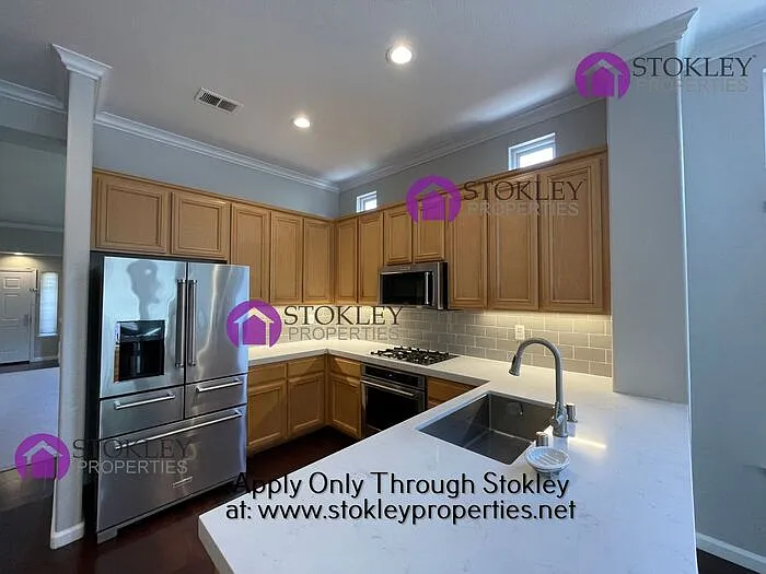 208 Stetson Dr — Photo 4