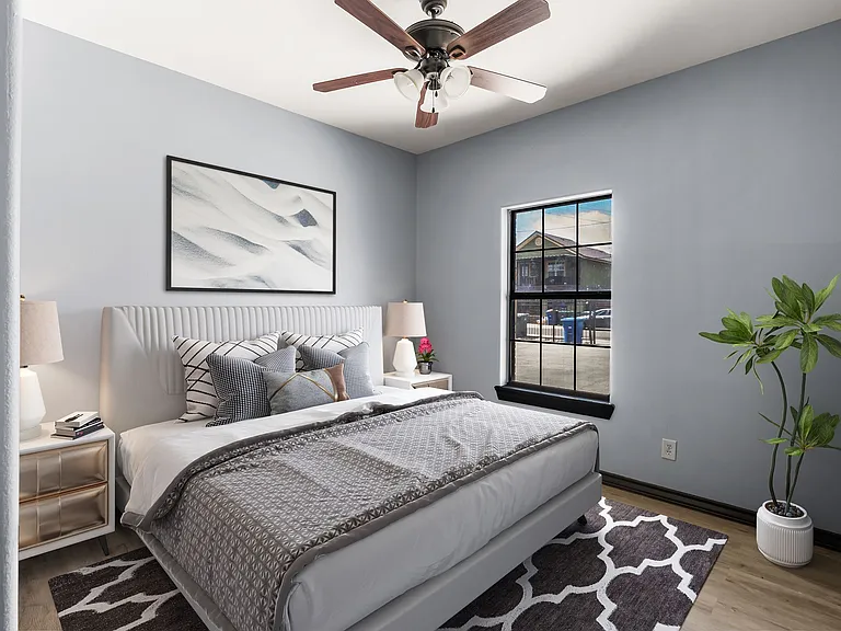 318 W Bustamante St — Photo 6
