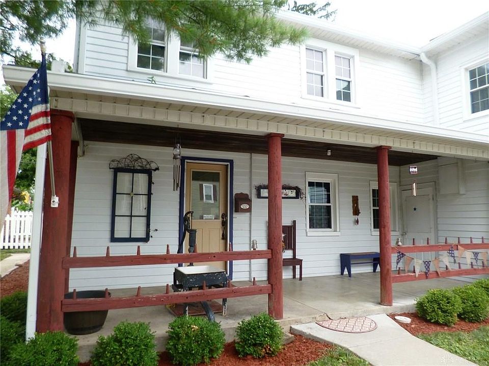 1st image of 102 W Walnut St