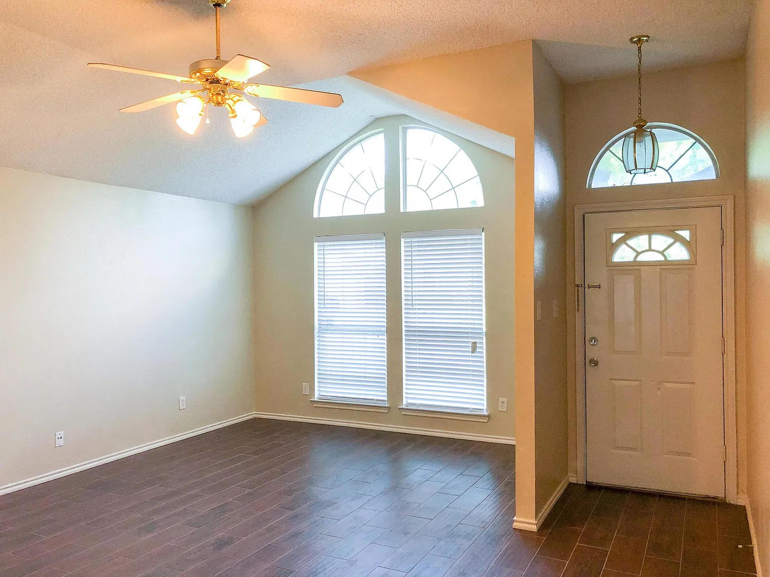 3 bed, 1450 sqft, $1,800 — Photo 2