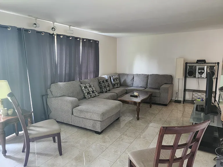 1007 Flair Ct — Photo 2