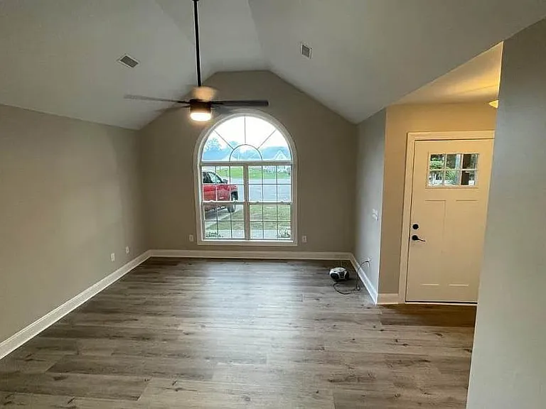 304 Livery Ct — Photo 5
