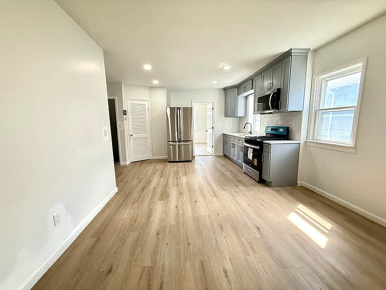 51 Dewitt St #2 — Photo 3