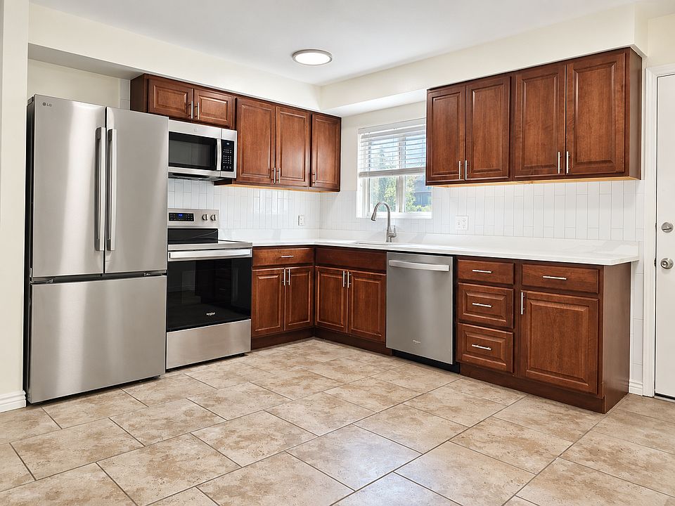 1st image of 646 E Acoma Rd #646