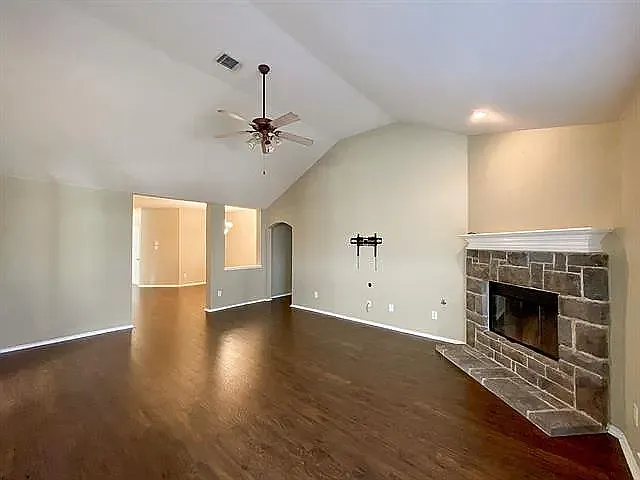 1000 Campbell Dr — Photo 4