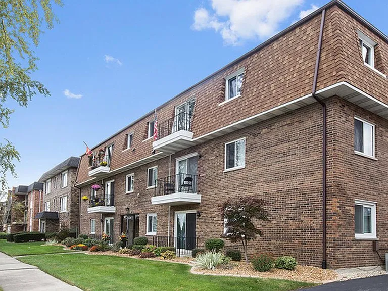 10720 Kilpatrick Ave #304 — Photo 1