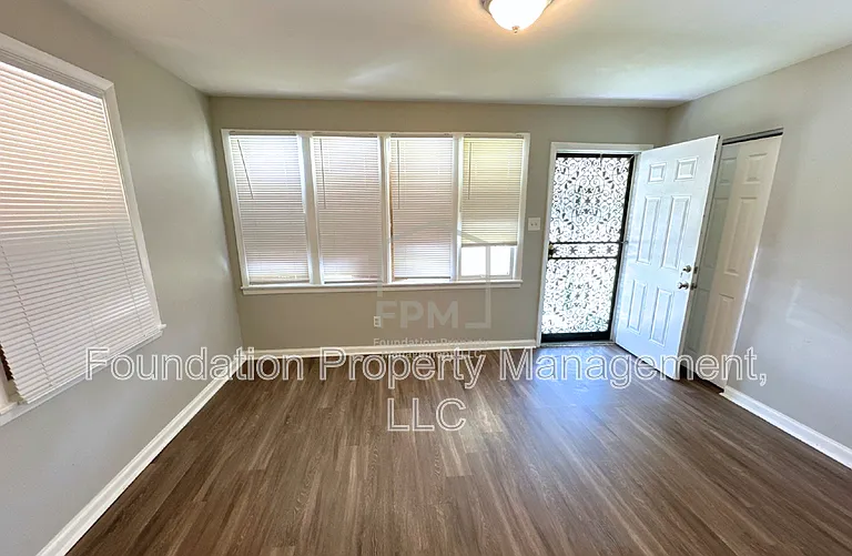 672 Carpenter St — Photo 5